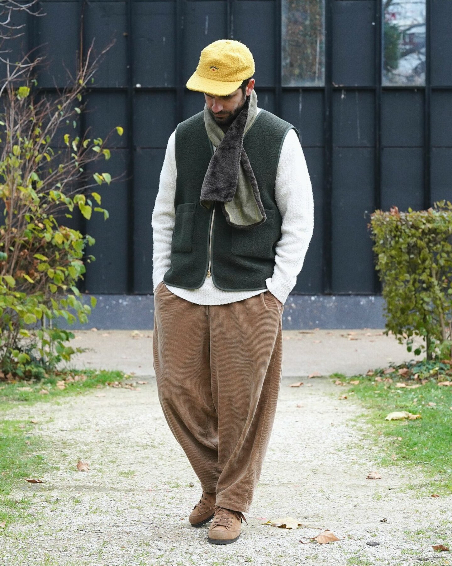 look street heritage avec un pantalon en velours japonais de la marque Borali, des paraboot x arpenteur et le gilet hast en laine de mouton