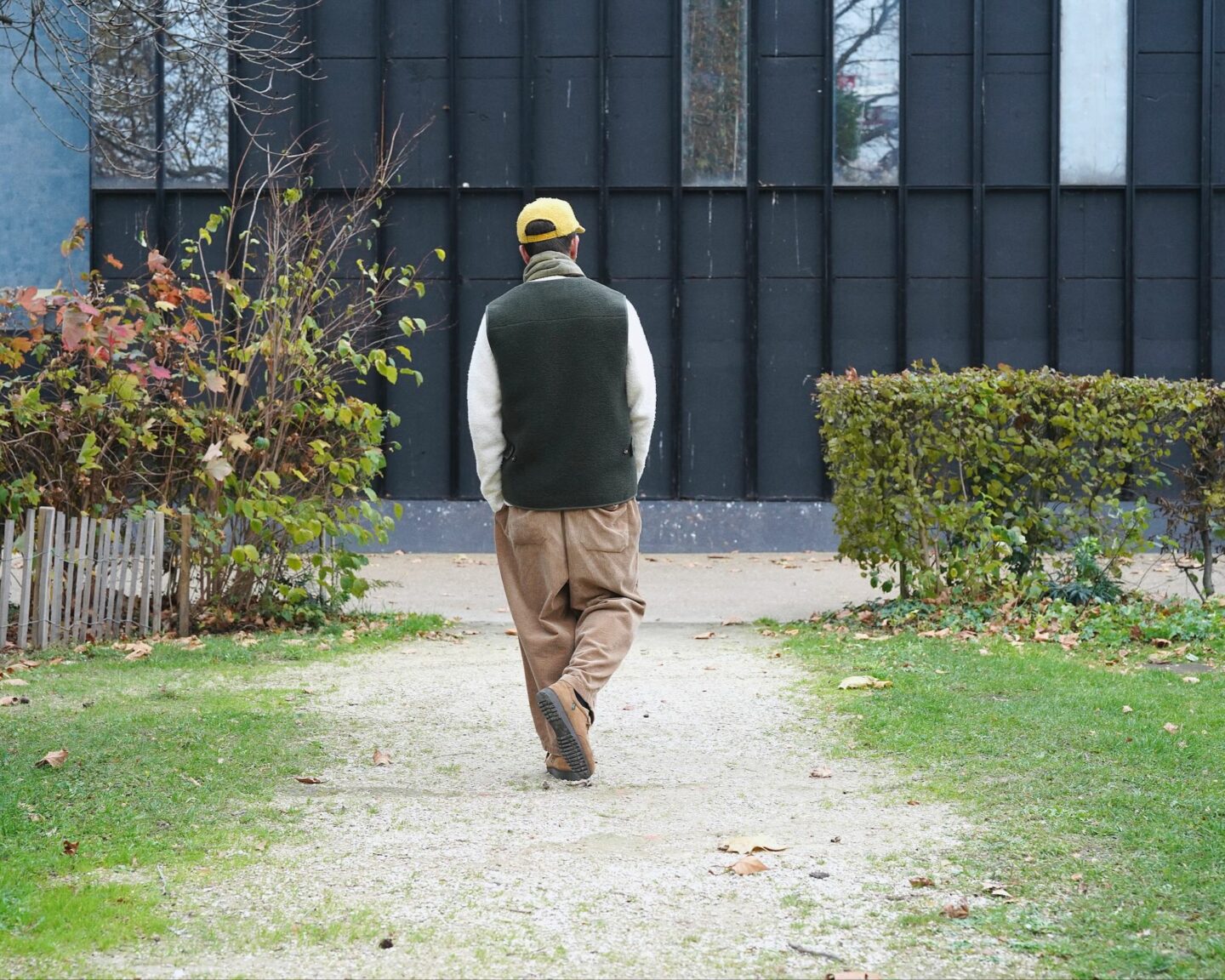 look street heritage avec un pantalon en velours japonais de la marque Borali, des paraboot x arpenteur et le gilet hast en laine de mouton