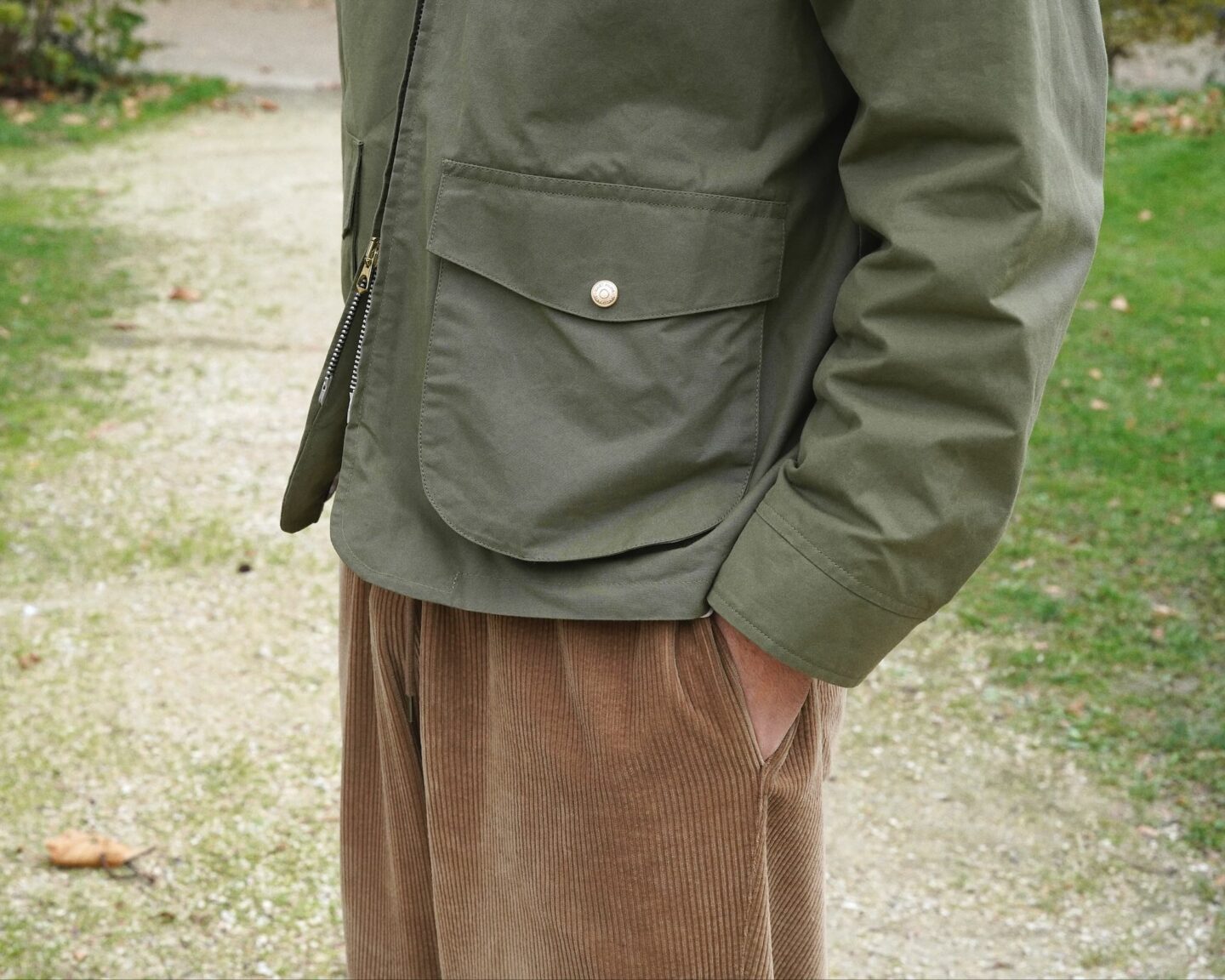 Hast et une veste courte en coton ciré Halley Stevensons