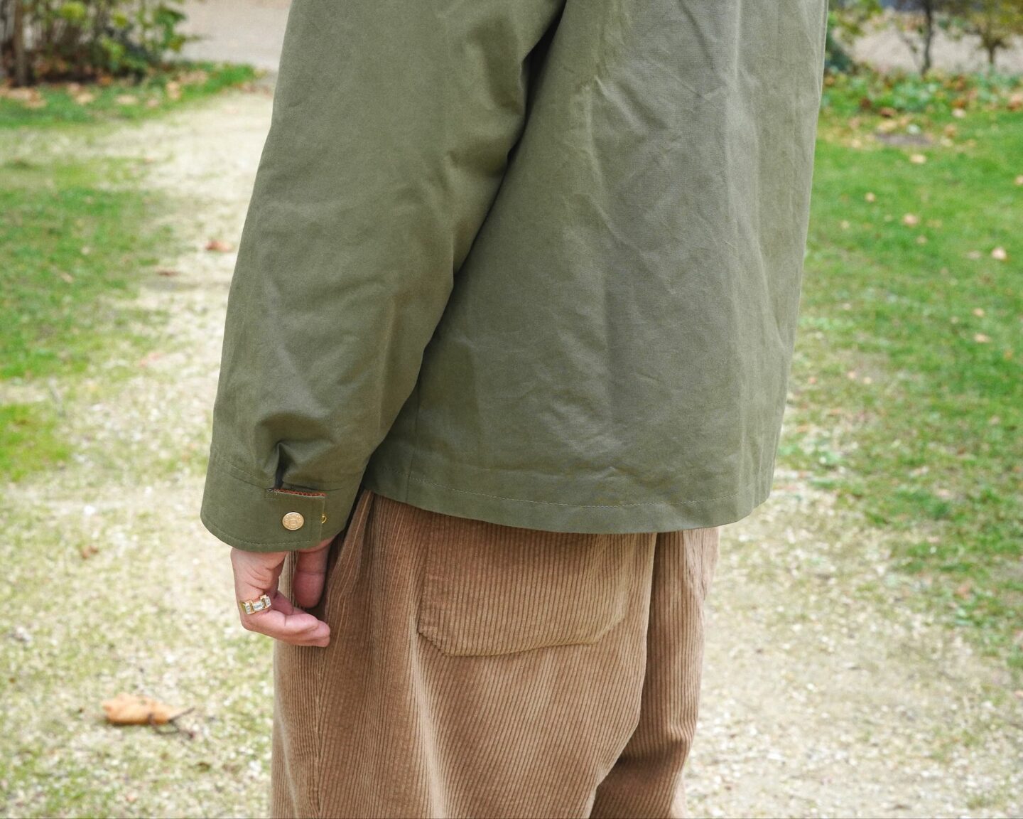 Hast et une veste courte en coton ciré Halley Stevensons