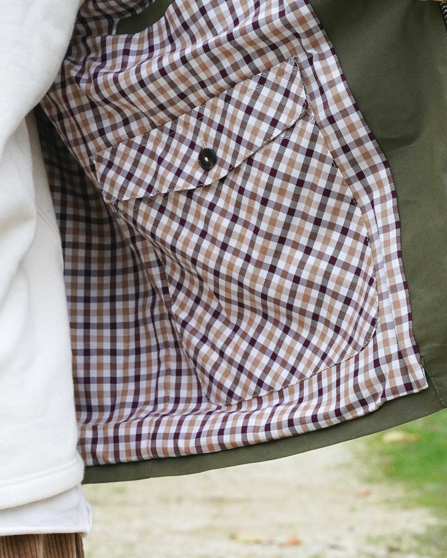 Hast et une veste courte en coton ciré Halley Stevensons