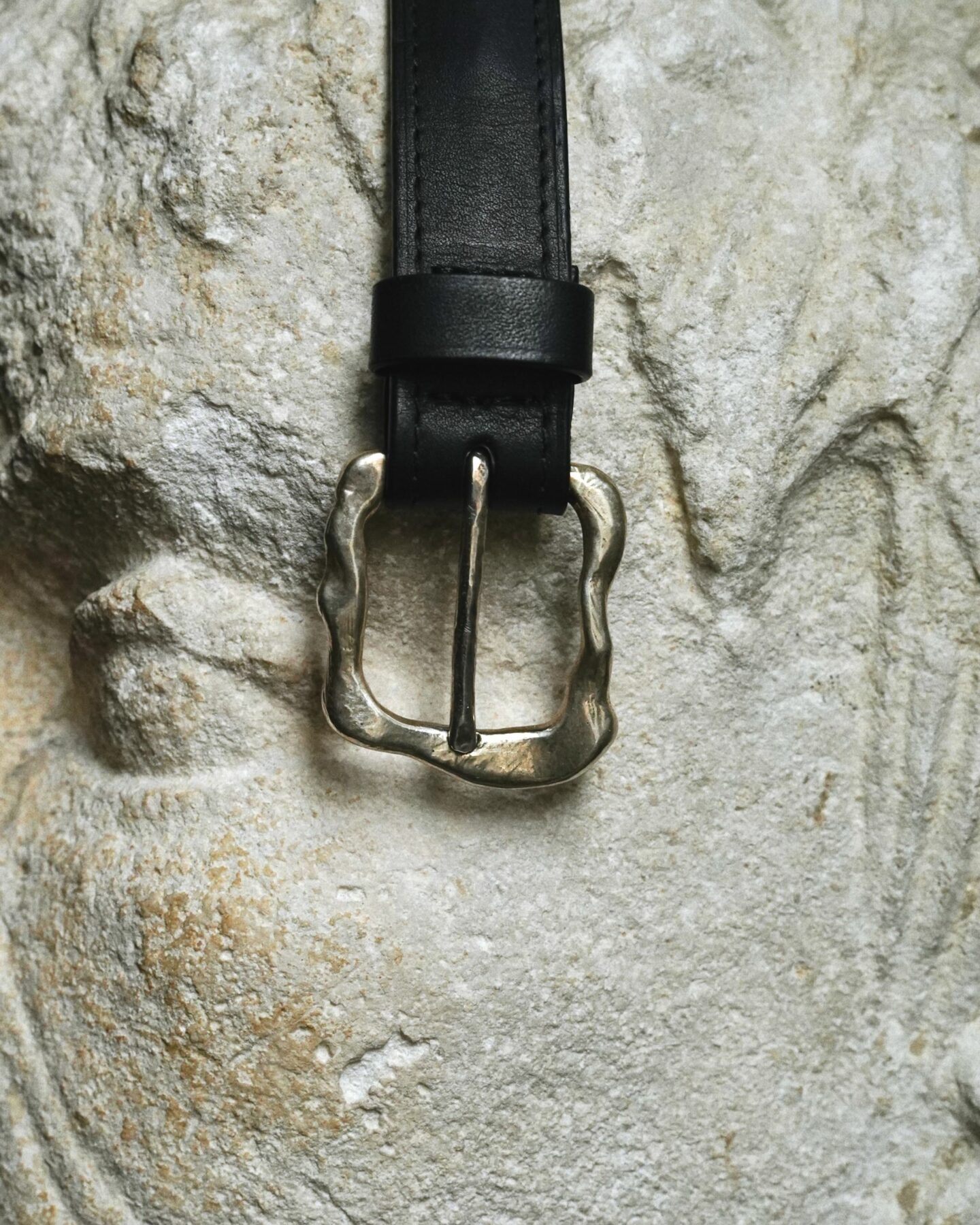 bracelet en cuir double tour avec boucle en argent massif de la collaboration entre Laperruque et Memowa