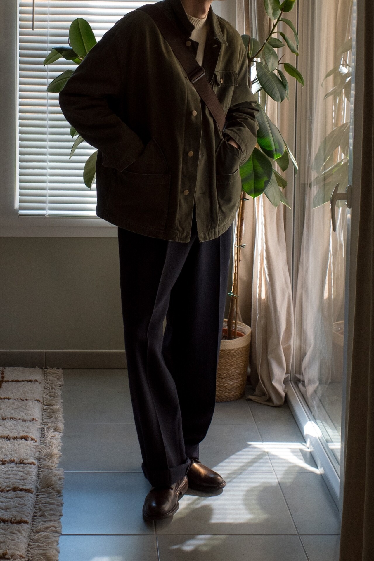 Seya marque japonaise pantalon bleu marine Travel pants navy Village Herringbone midnight fw25 collection tenue workwear chic homme