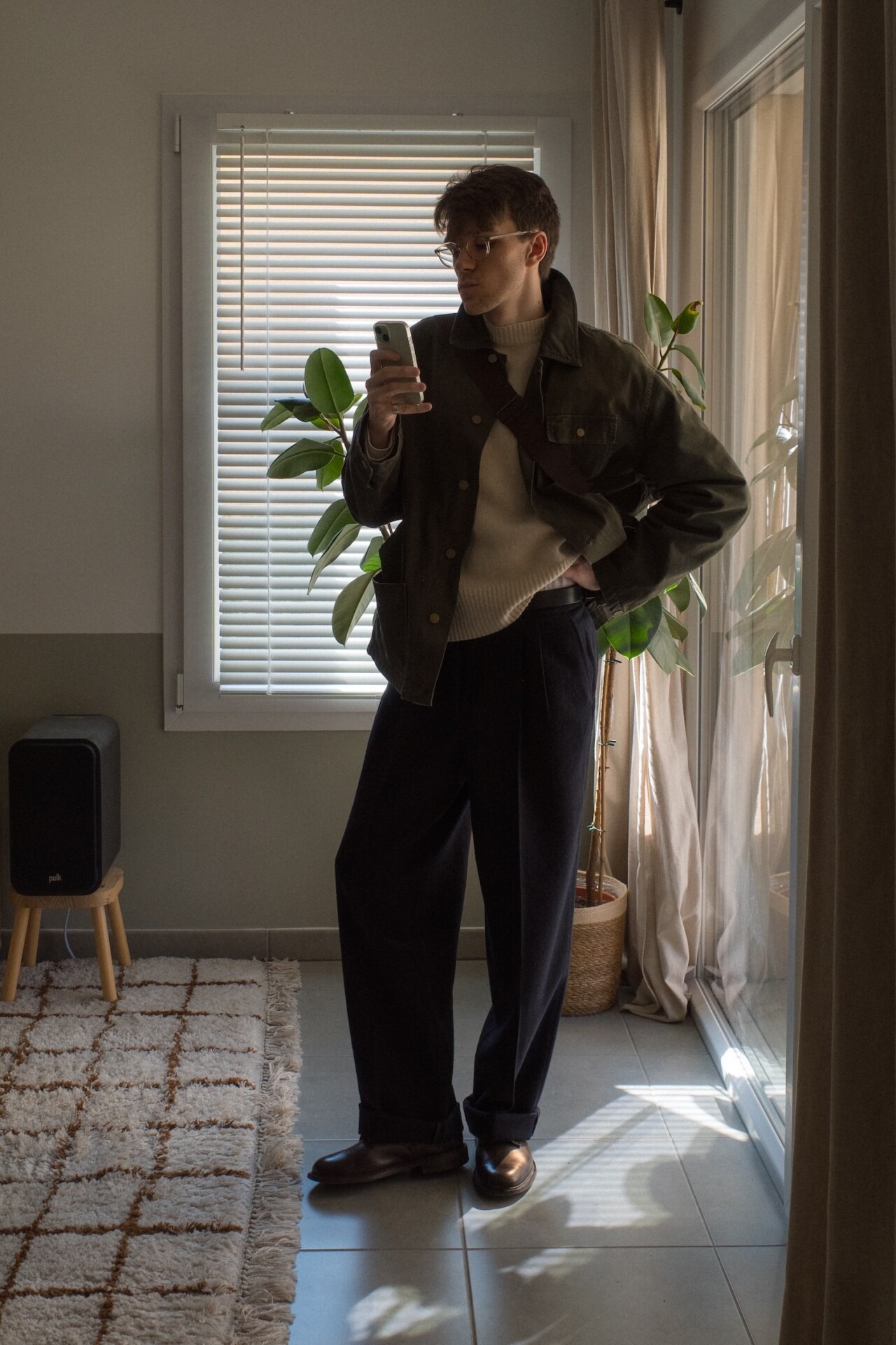 Seya marque japonaise pantalon bleu marine Travel pants navy Village Herringbone midnight tenue workwear chic homme