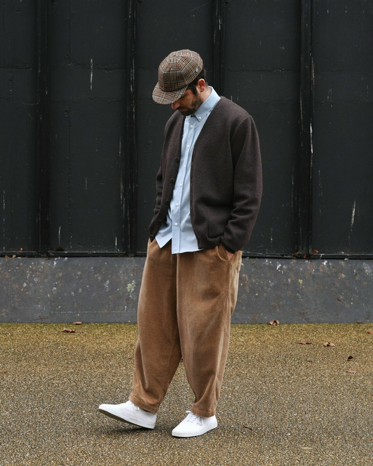 id&eacute;e de tenue avec un pantalon en velours cotel&eacute; bien large (un borali warm-up pants)