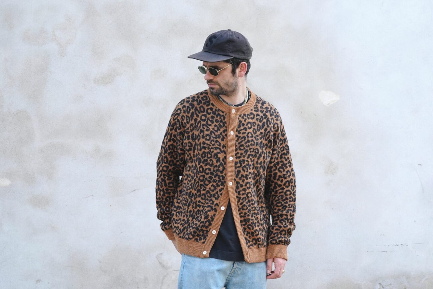 comment bien porter le motif l&eacute;opard dans des tenues masculines