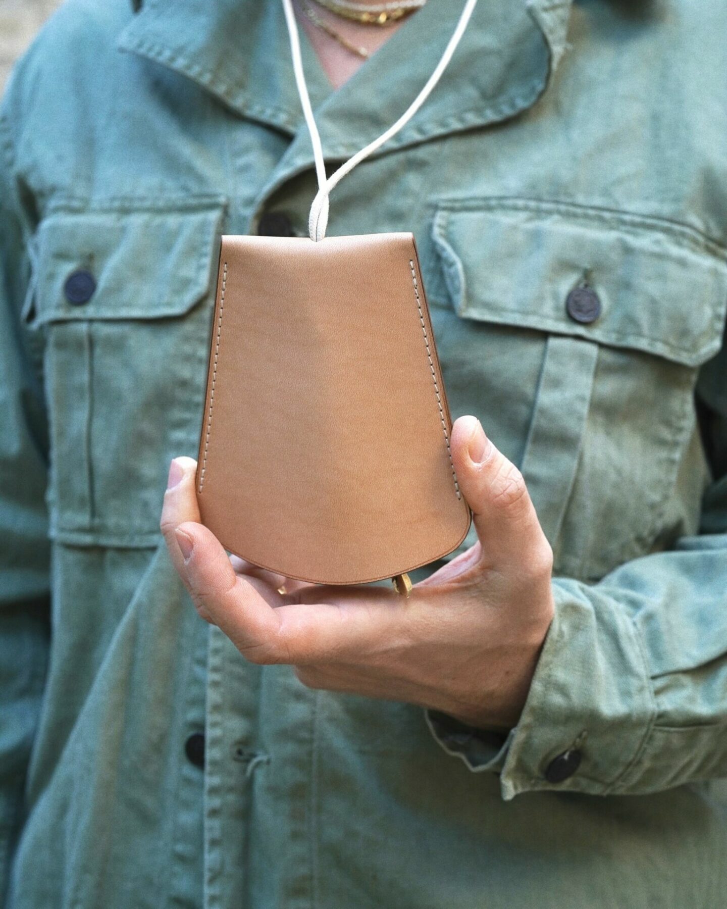 porte-clés cloche en cuir naturel de la marque laperruque