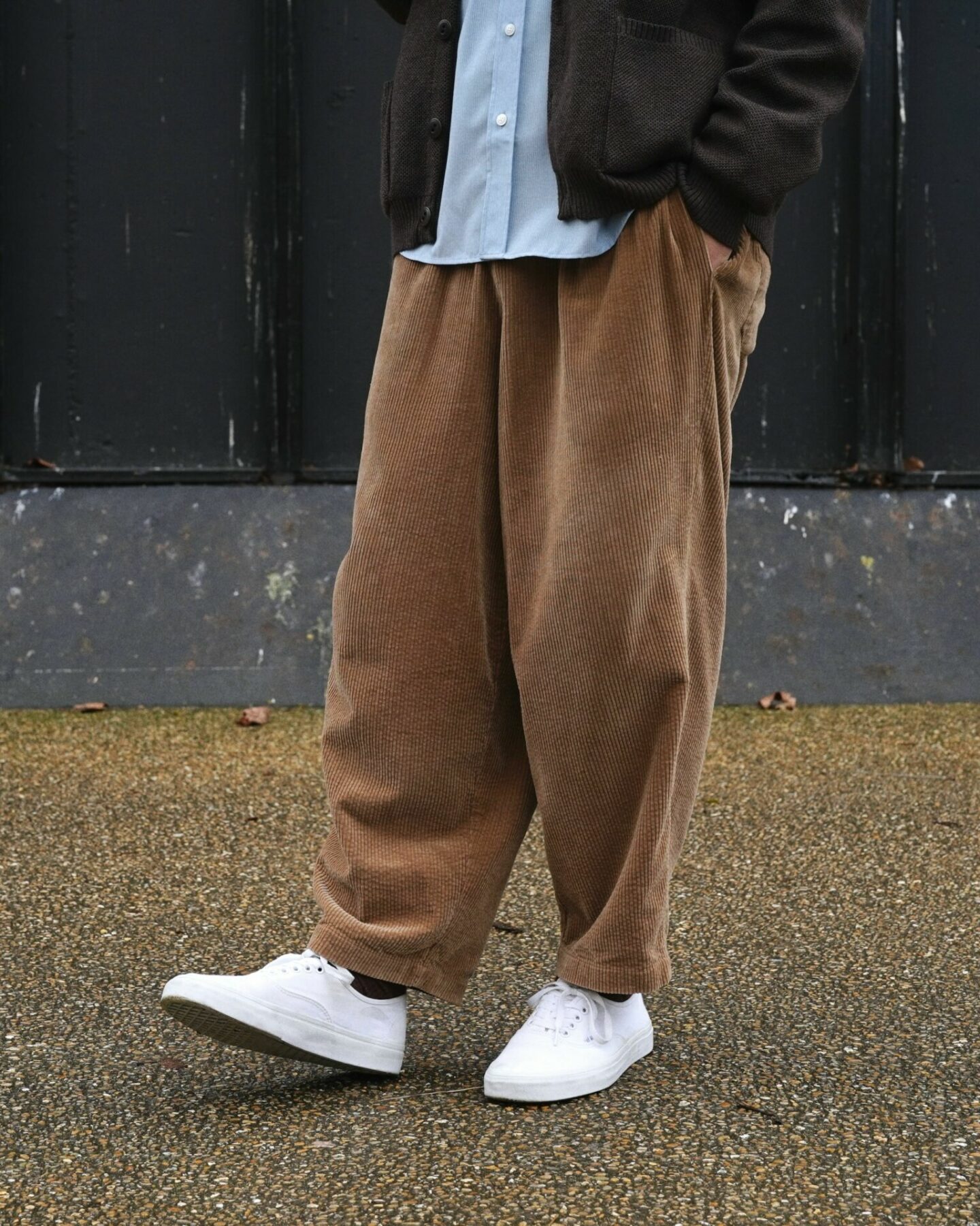 pantalon en velours cotel&eacute; bien ample de la marque Borali, mod&egrave;le war-up pants