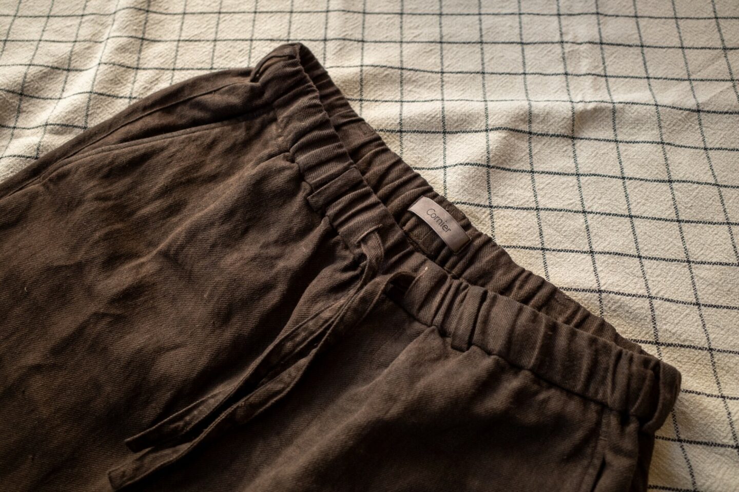 Cornier marque japonaise pantalon easy pants dorozome linen twill mud brown dye collection printemps &eacute;t&eacute; 2026