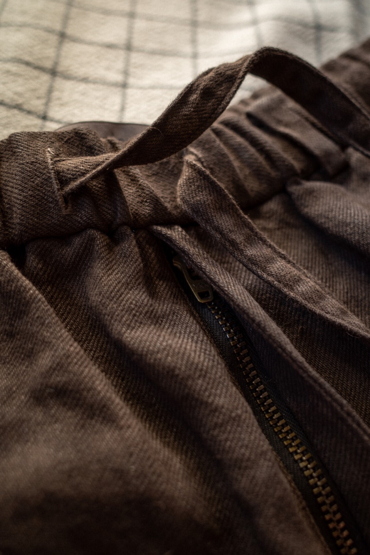 Cornier pantalon dorozome linen twill easy pants mud brown ss26