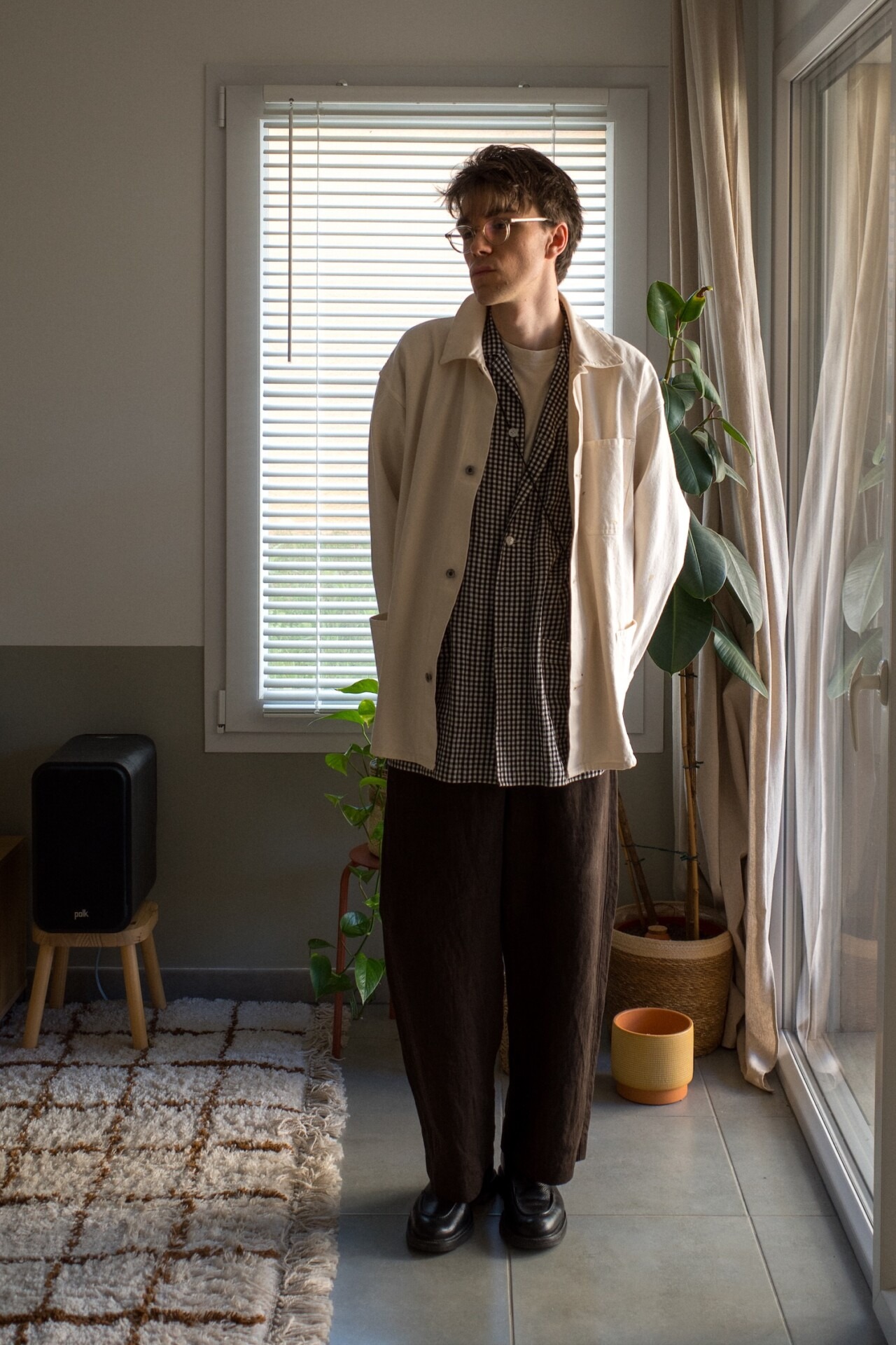 Veste denim chore jacket Yoko Sakamoto fade white Cale water twisted linen gingham MHL simple tee natural Cornier pantalon easy pants mud brown Dries Van Noten loafers