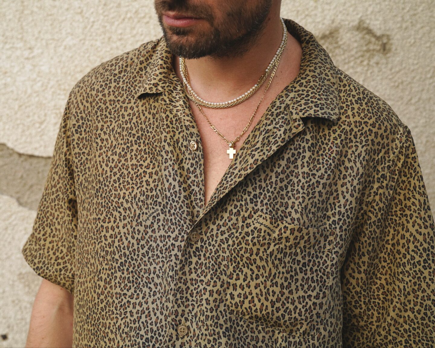 chemise Supreme en soie imprim&eacute; leopard collection SS22