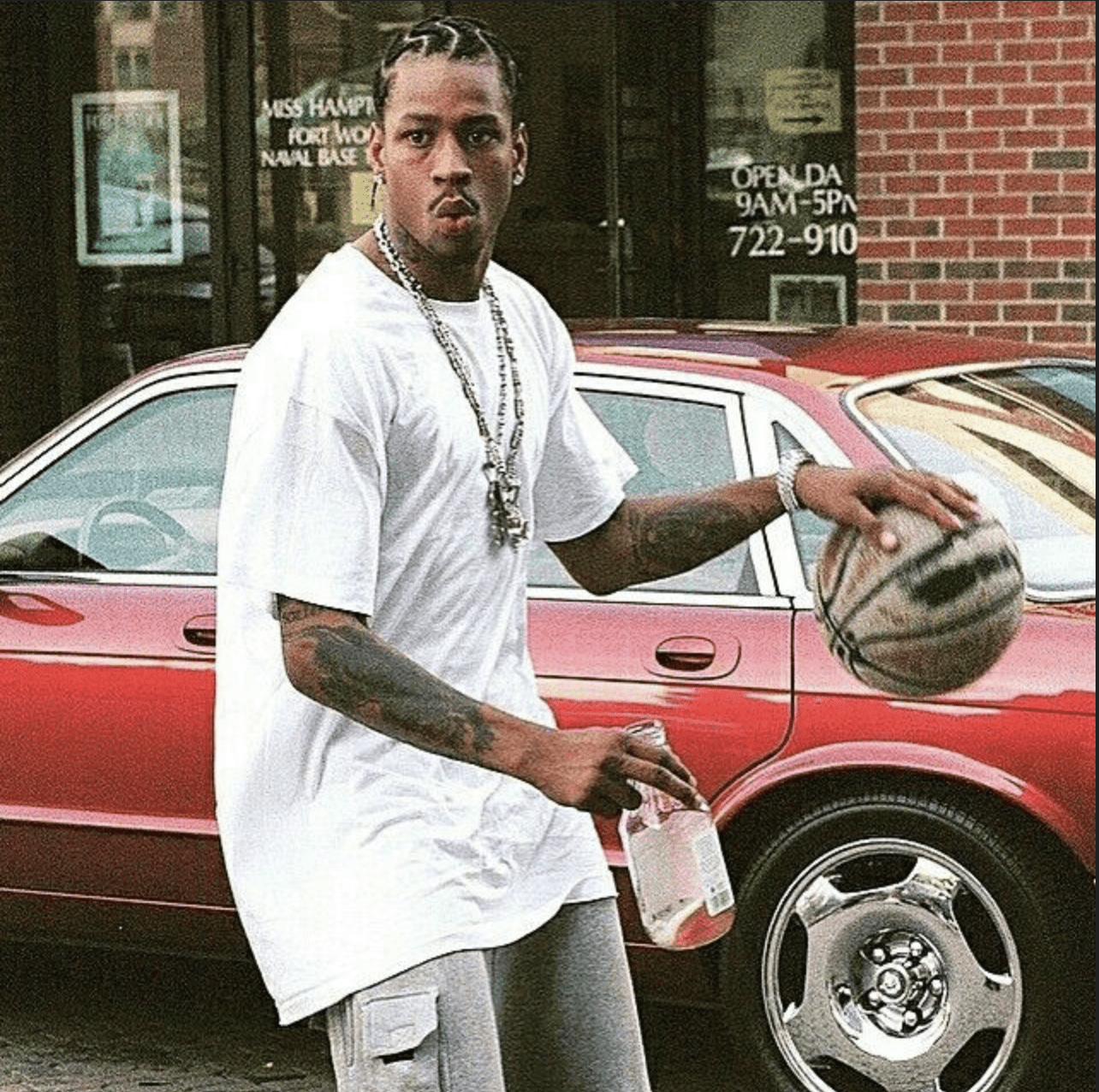 allen iverson jeune avec des bijoux
