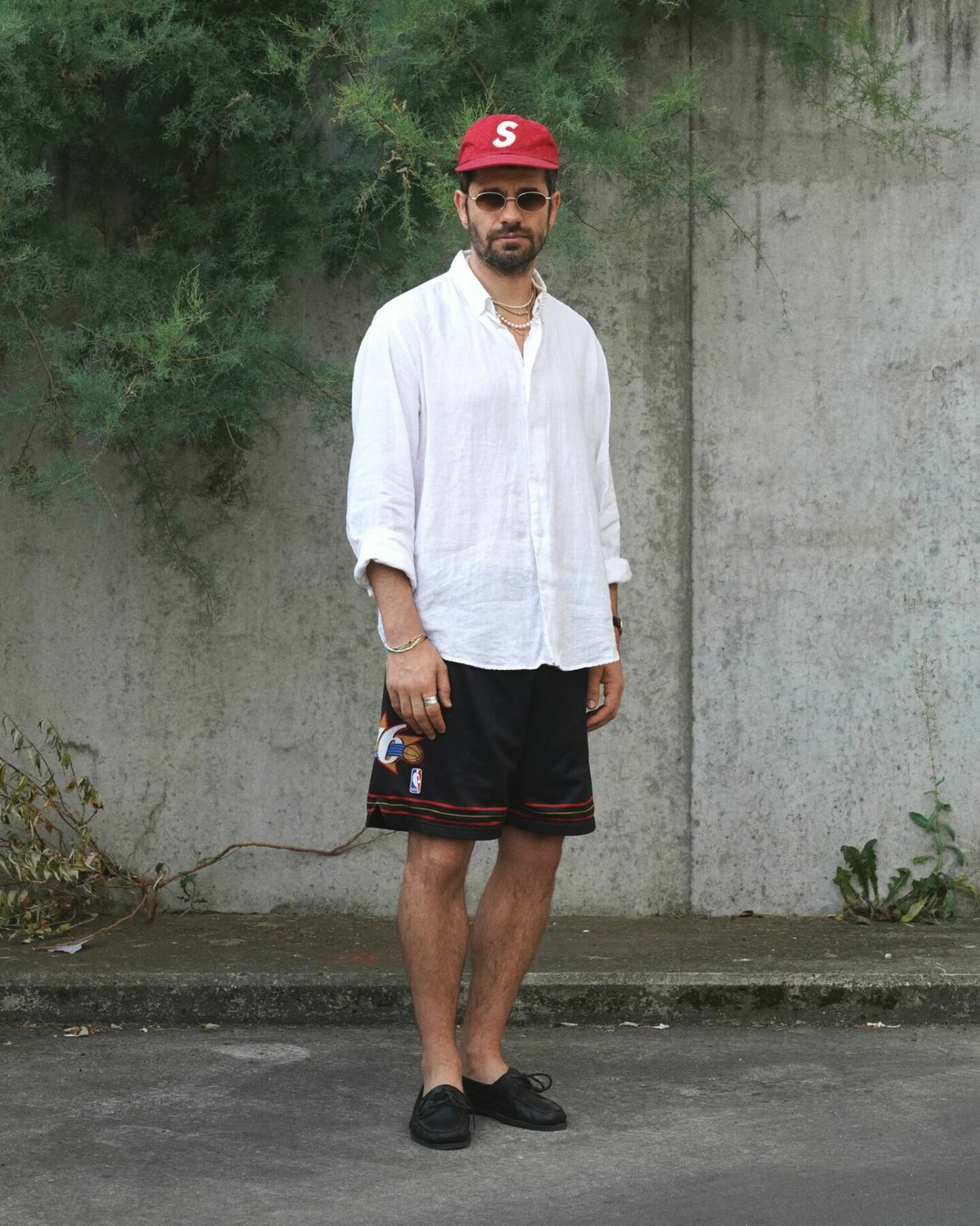 tenue mélange streetwear et caasual