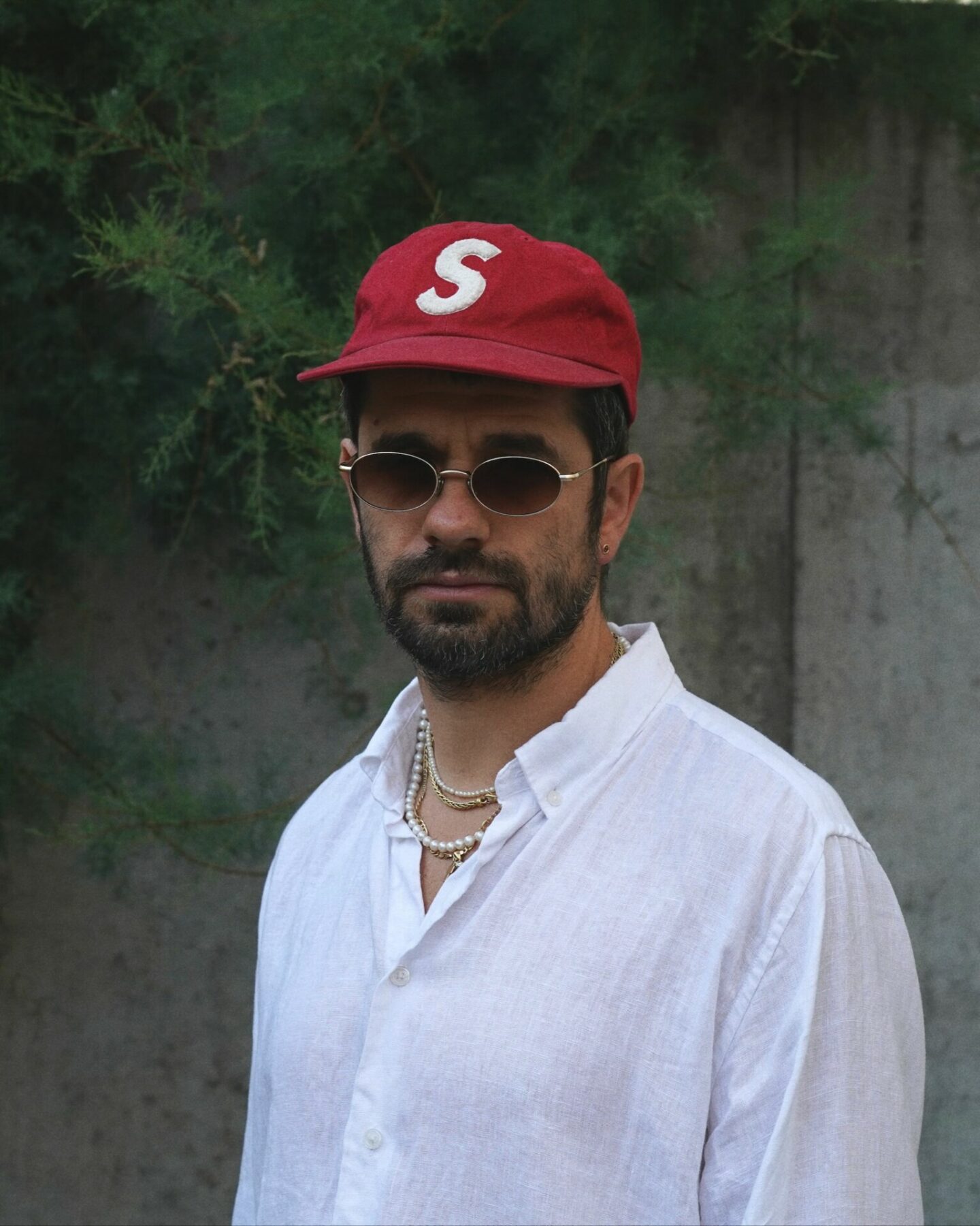 lunettes de soleil Meti et casquette supreme 6 panel varsity logo