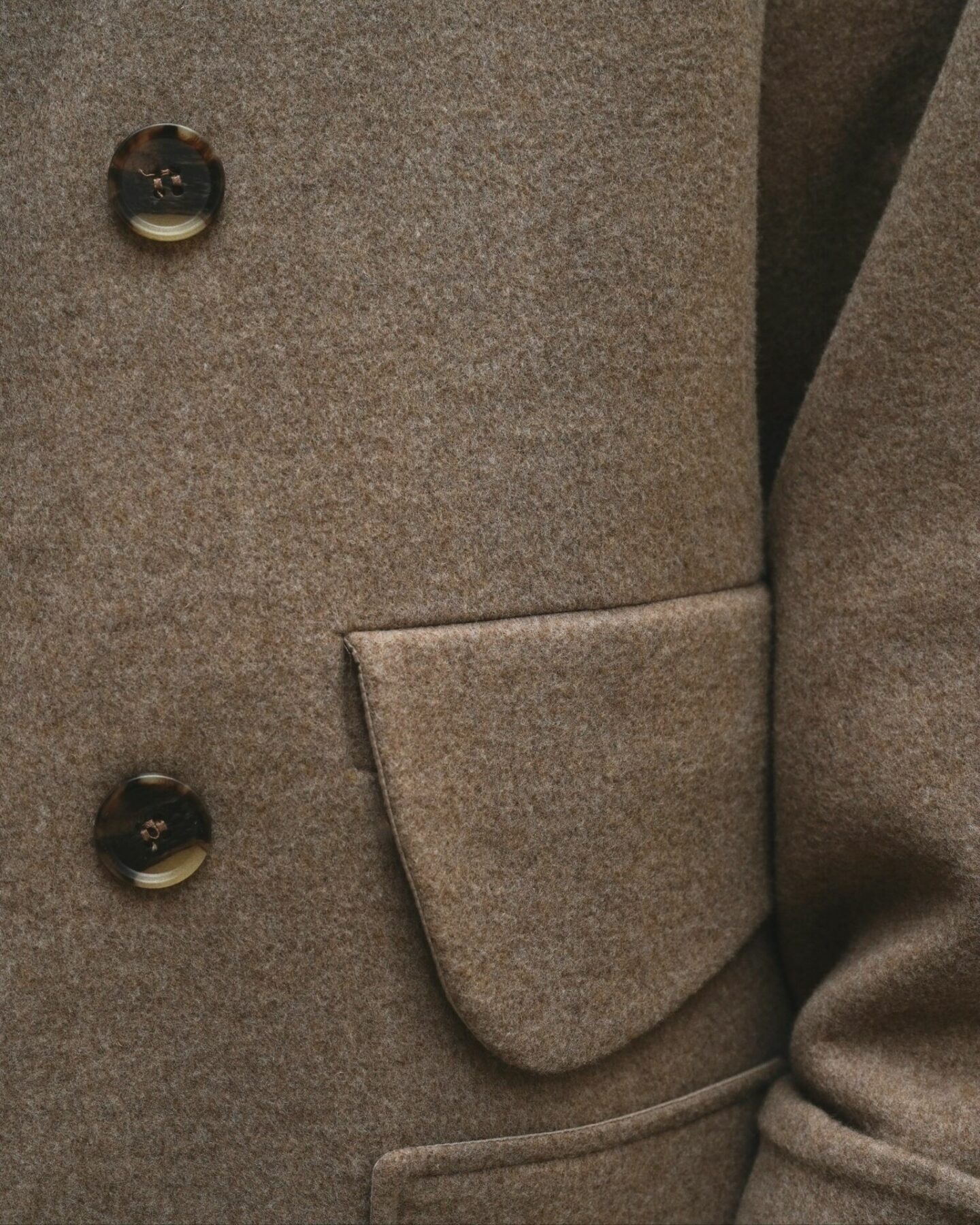 manteau en laine et en cachemire de la marque Aïdama, coupe oversize unisexe, modèle Haomi