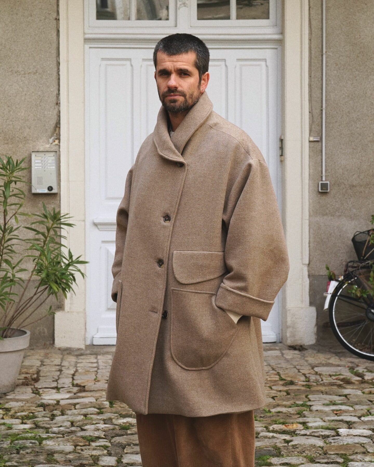manteau en laine et en cachemire de la marque Aïdama, coupe oversize unisexe, modèle Haomi
