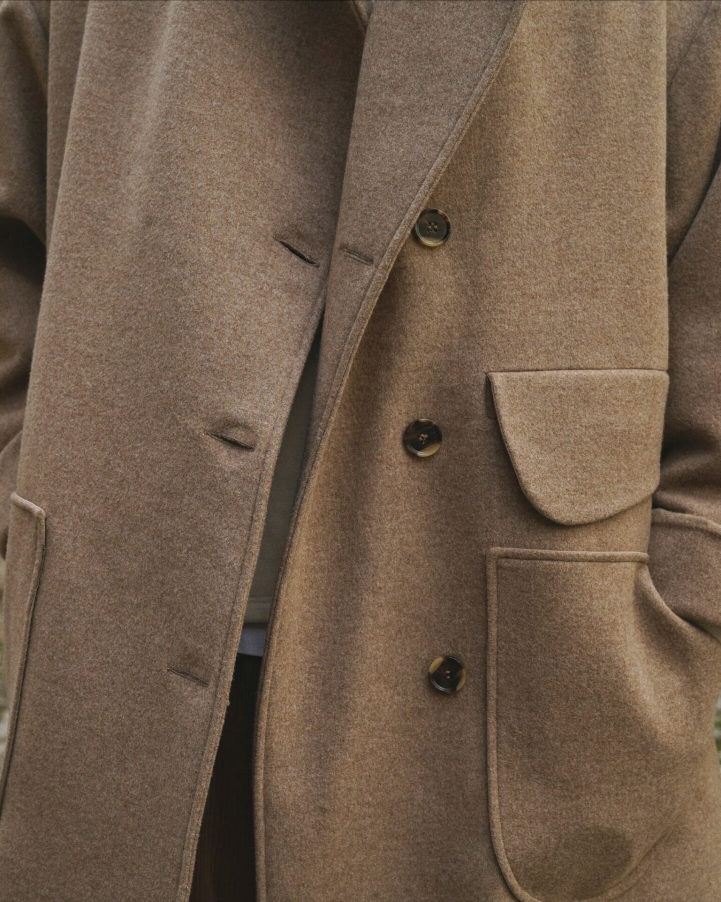 manteau en laine et en cachemire de la marque Aïdama, coupe oversize unisexe, modèle Haomi