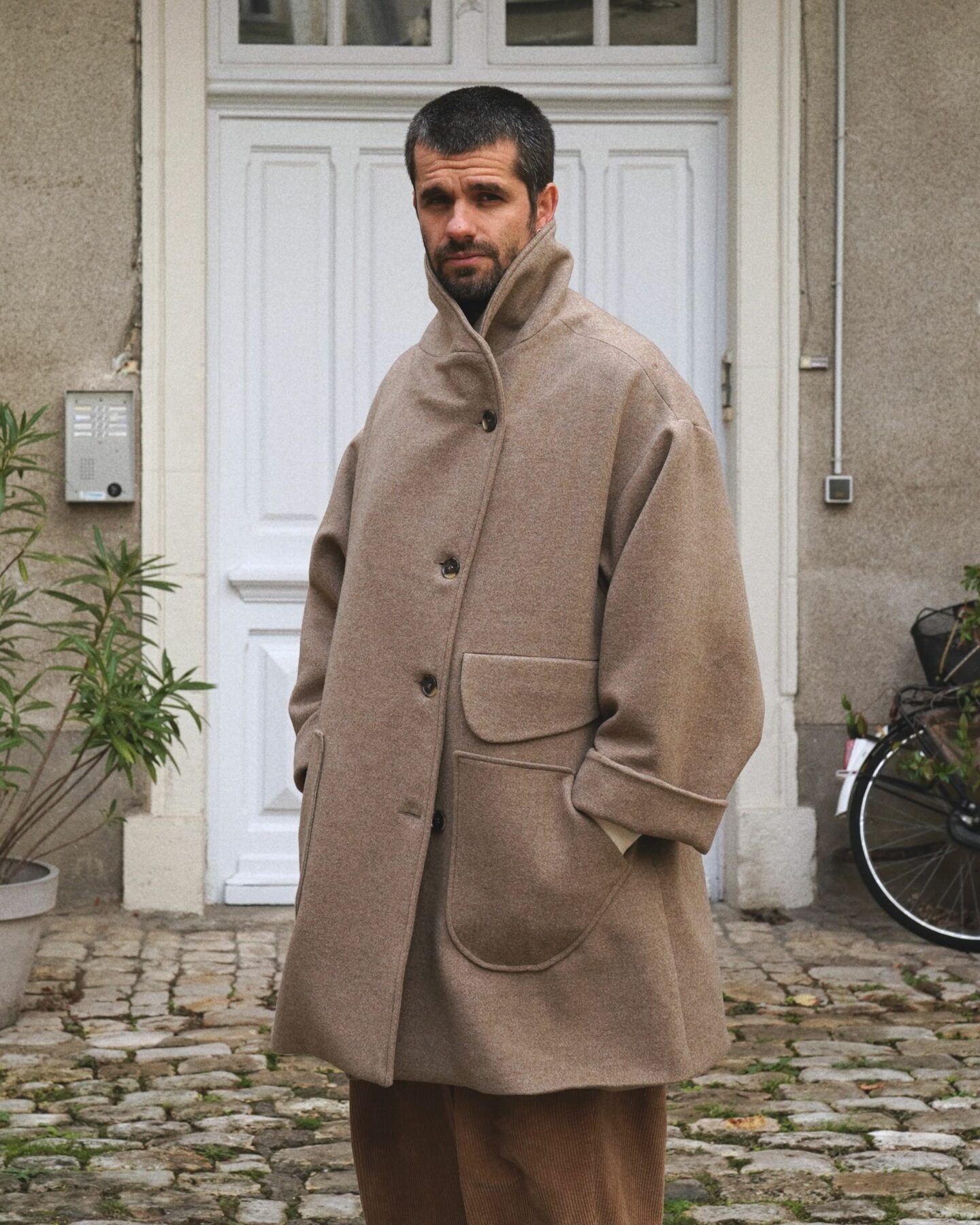 manteau en laine et en cachemire de la marque Aïdama, coupe oversize unisexe, modèle Haomi